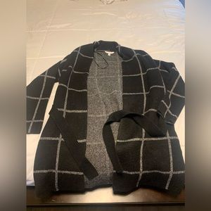 Open front coatagan, black and white size medium